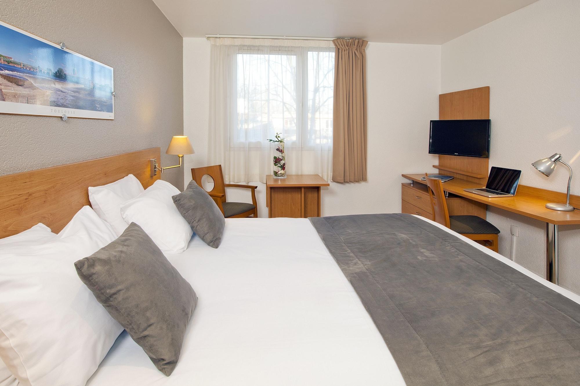 Sejours & Affaires Toulouse De Brienne Aparthotel Buitenkant foto